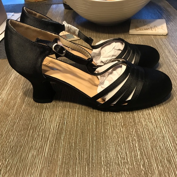 💄💃🏽 Ellie Satin Dance Shoes - Picture 2 of 8